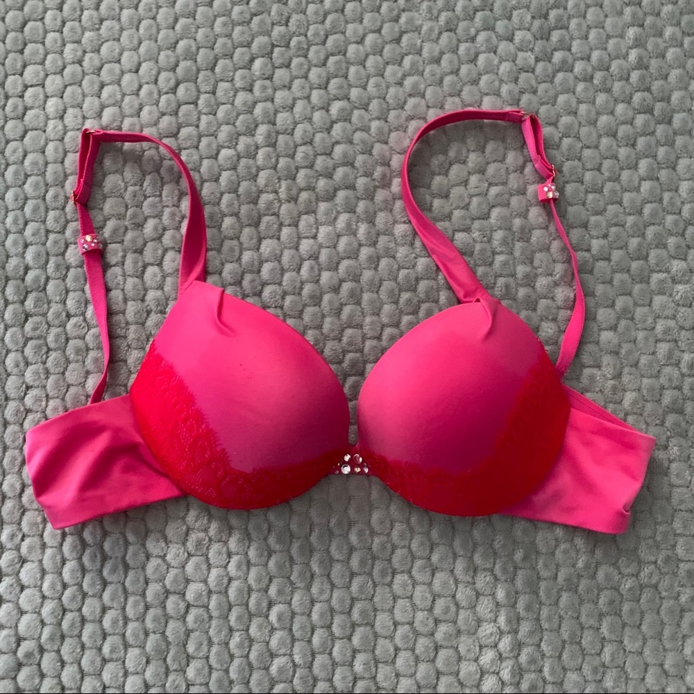 Gorgeous Victoria’s Secret Plunge Bra 34B